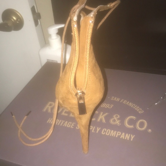 BRAND NEW Suede Tan Heels - Picture 4 of 4